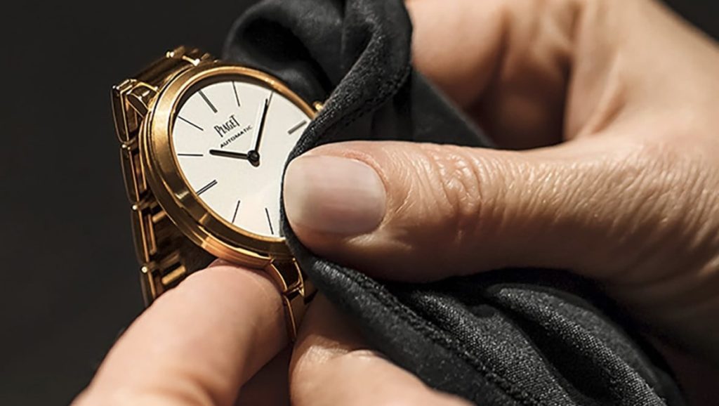 Clean the watch