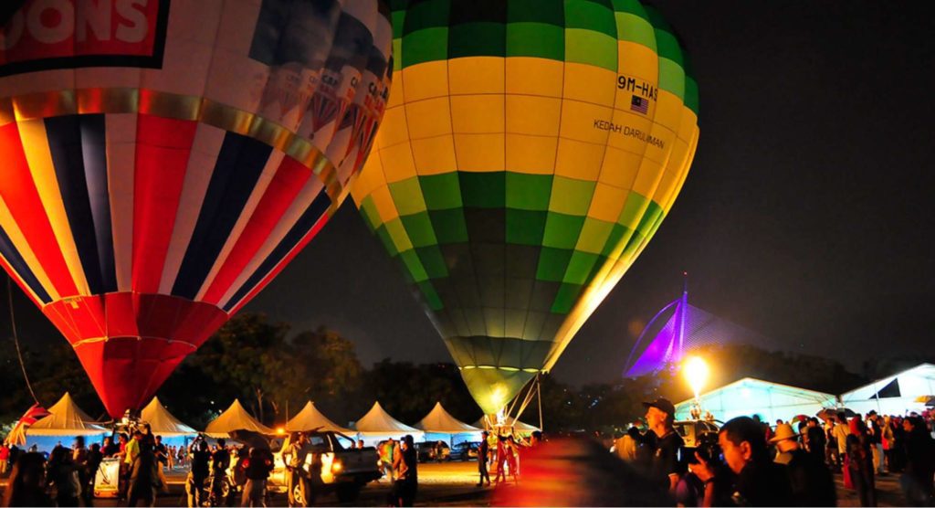 Ride a hot air balloon with your love