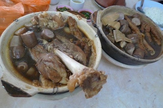 The Best Spot to Eat Claypot Chicken Rice in Petaling Jaya