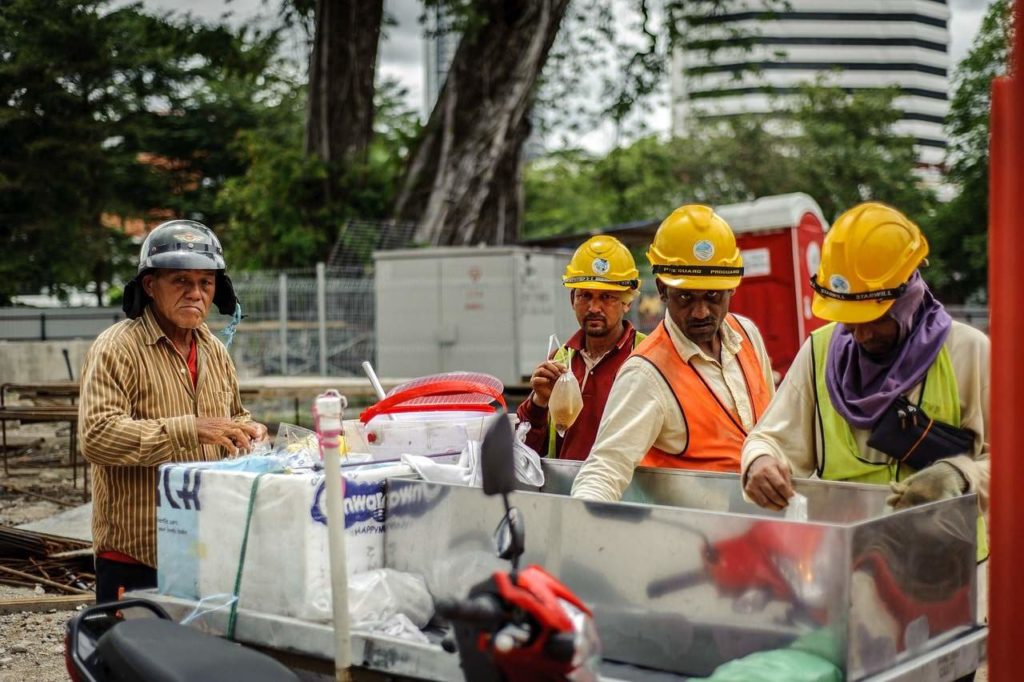 Career Opportunities in Malaysia vs. Singapore
